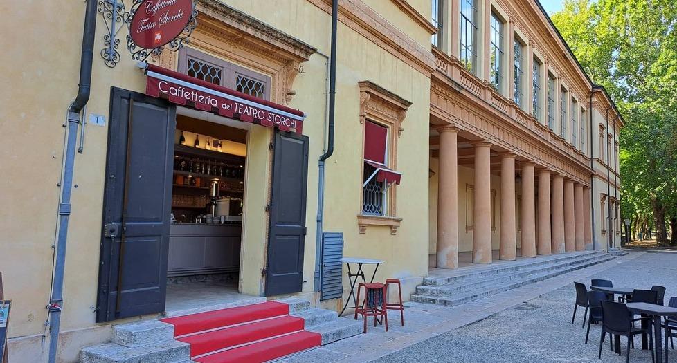 Modena "Caffetteria Storchi": barista insegue bandito «Mi ha minacciato con un’arma» 