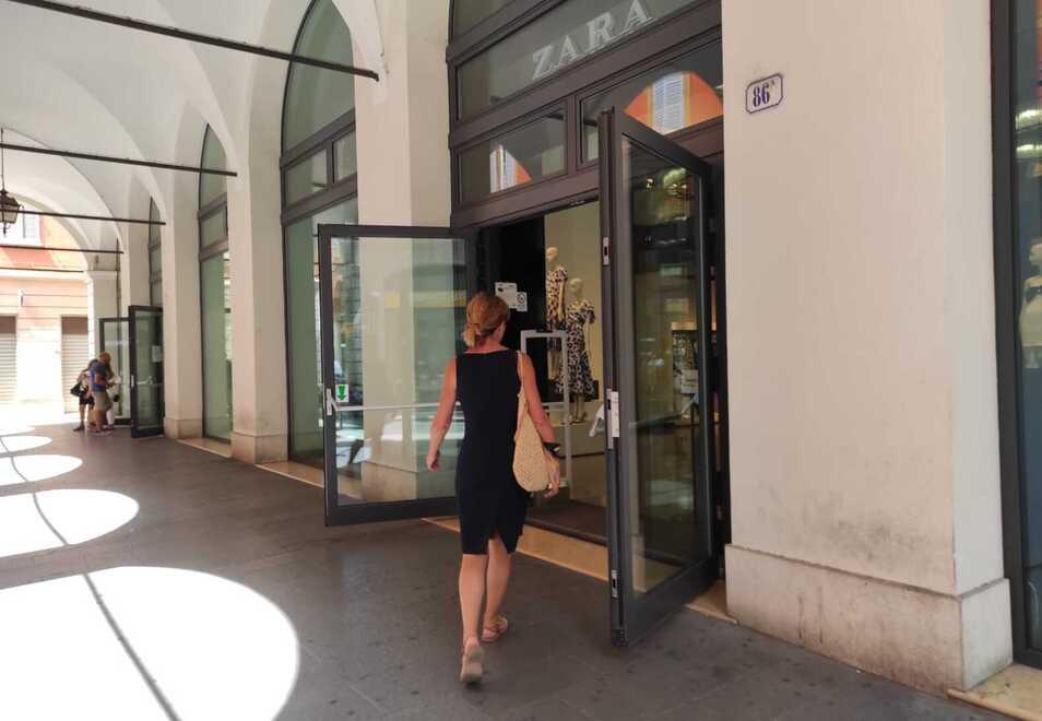 Modena Stop ai consumi energetici Porte chiuse per i negozi Multe fino a 500 euro