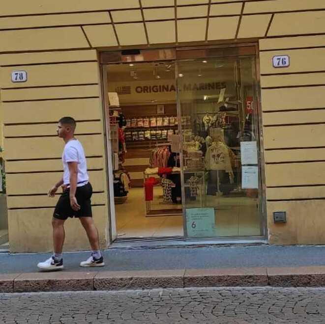 Modena, le porte chiuse ai negozi: «Regole poco chiare Chi ha la lama d’aria deve poter aprire» 