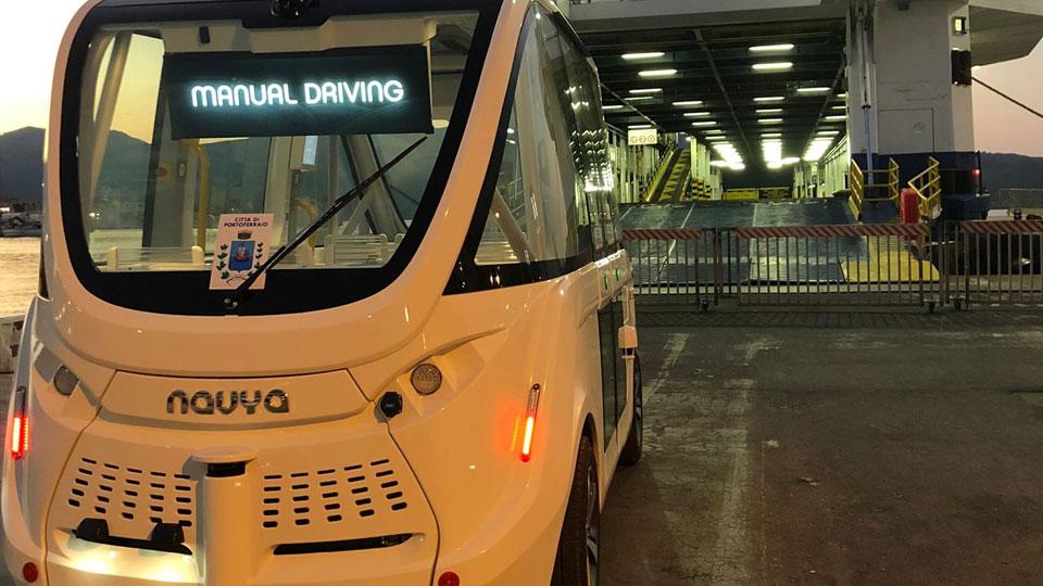 L’autobus elettrico a guida autonoma sbarcato a Portoferraio