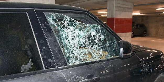 Danneggia auto in sosta, vandalo scoperto con i video