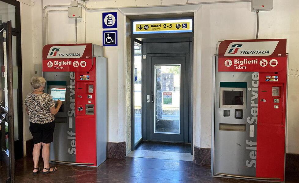 Stazione, lavori in arrivo ma la biglietteria è chiusa