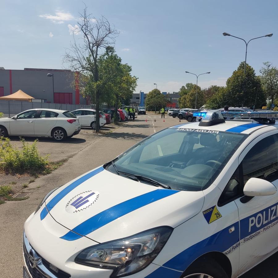 Modena, in gravi condizioni uomo caduto dal monopattino in via Finlandia