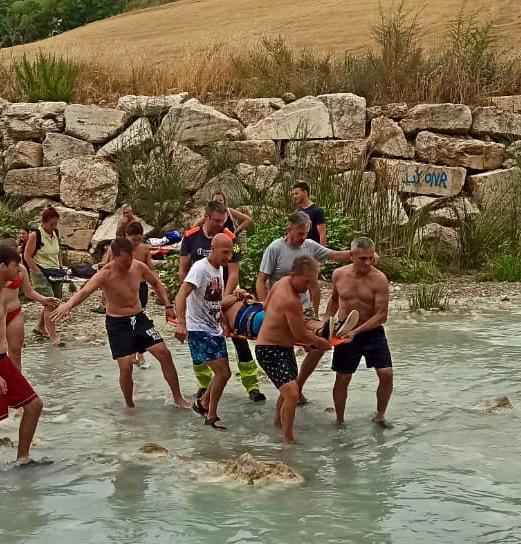 Turista di 45 anni cade alle cascate, trasportato in codice giallo a Grosseto