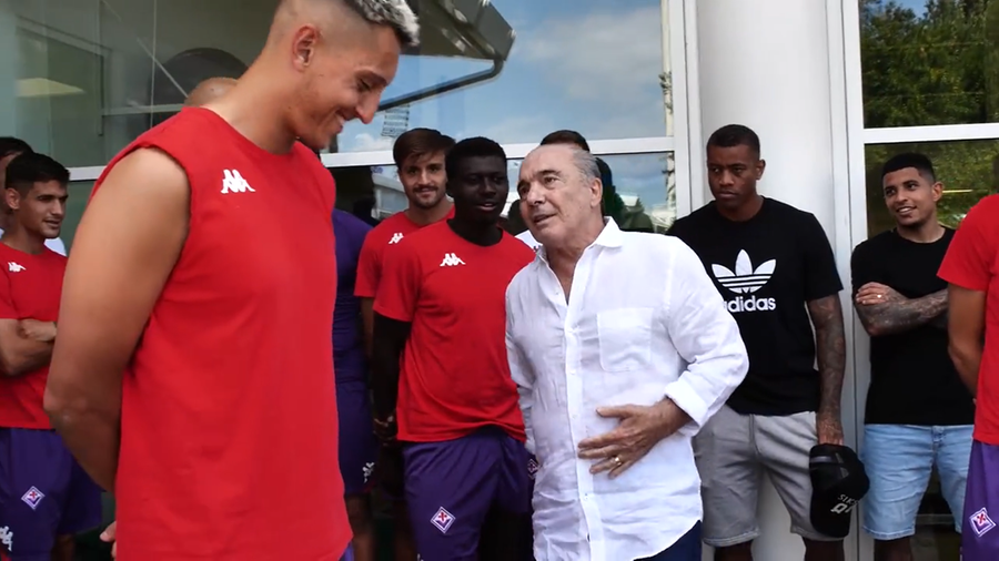 
	Un momento dell'incontro fra Commisso e la squadra (foto tratta dal video della Acf Fiorentina)

