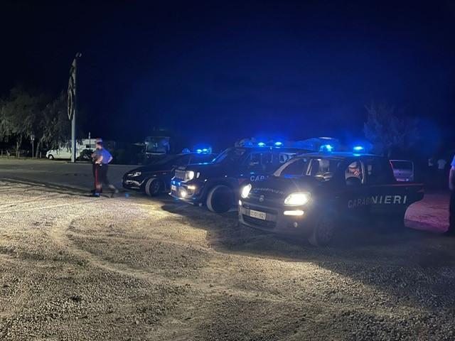 Rissa a Lido Nazioni, sequestrati coltelli, sfollagente e mazze da baseball