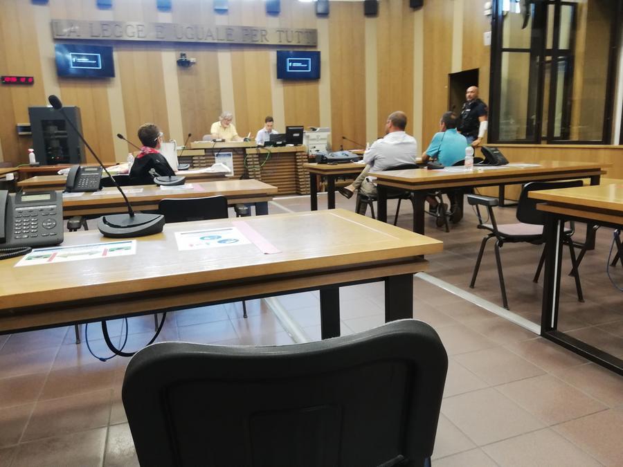 
	Una fase della direttissima davanti al giudice Giovanni Ghini

