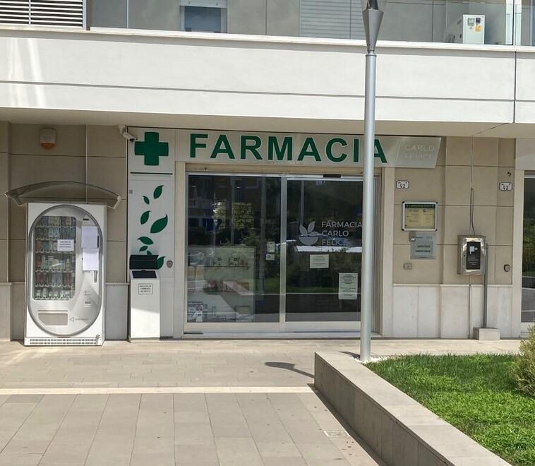 Rapina a Sassari, farmaciste e clienti minacciati con la pistola: consegnati i soldi