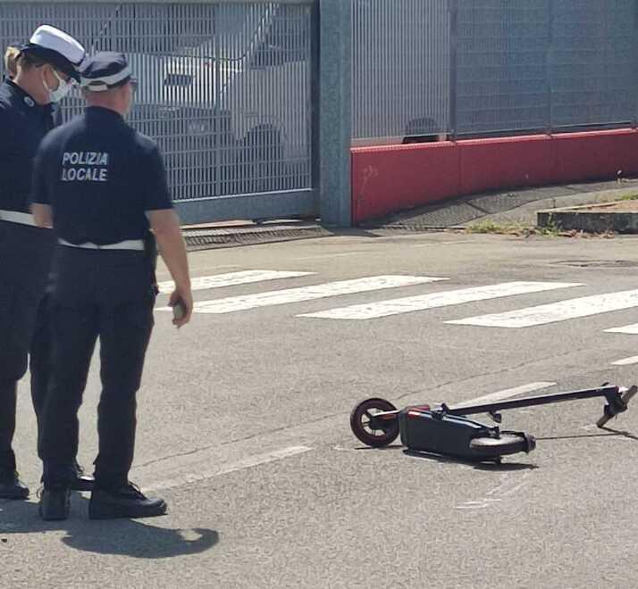 Modena Cade dal monopattino in via Finlandia: è grave 