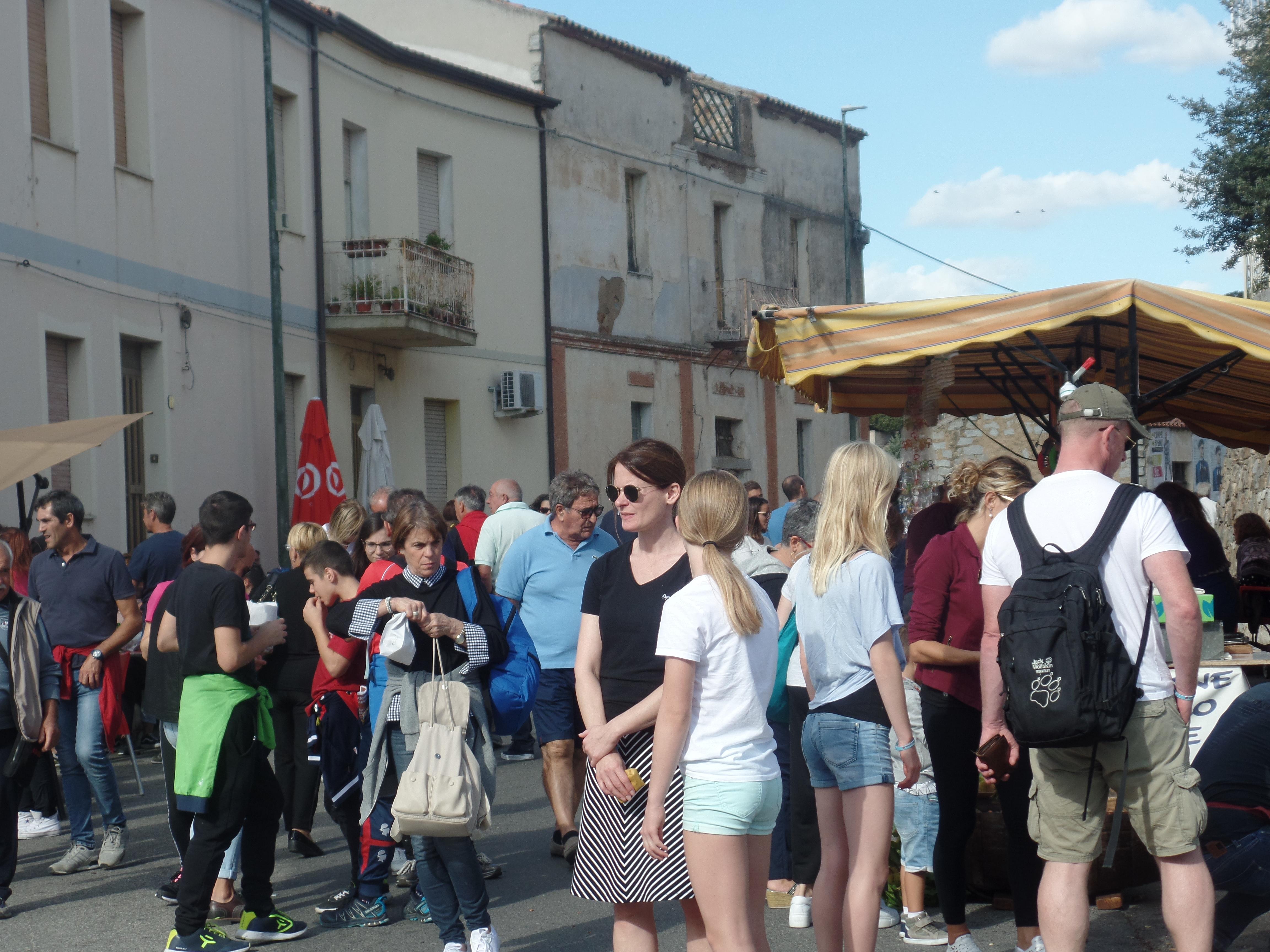 «Ti mando in Sardegna»: un tempo era una minaccia, oggi è un regalo. Tutti vogliono venire qui da noi