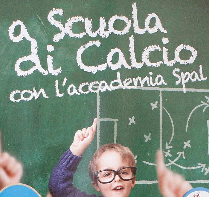DOMENICA SFILA L’ACCADEMIA