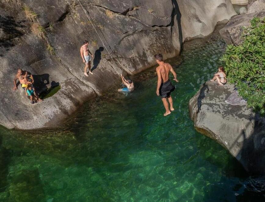 Fresche e dolci acque: pozze, cascatelle, torrenti nel verde per un tuffo alternativo alle spiagge 
