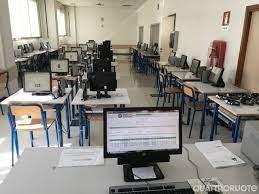 Va all’esame per la patente al posto di un altro, due denunciati