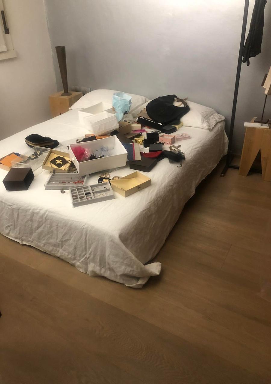 Modena Forzate le inferriate: ladri in casa Rubata la collezione di Vuitton