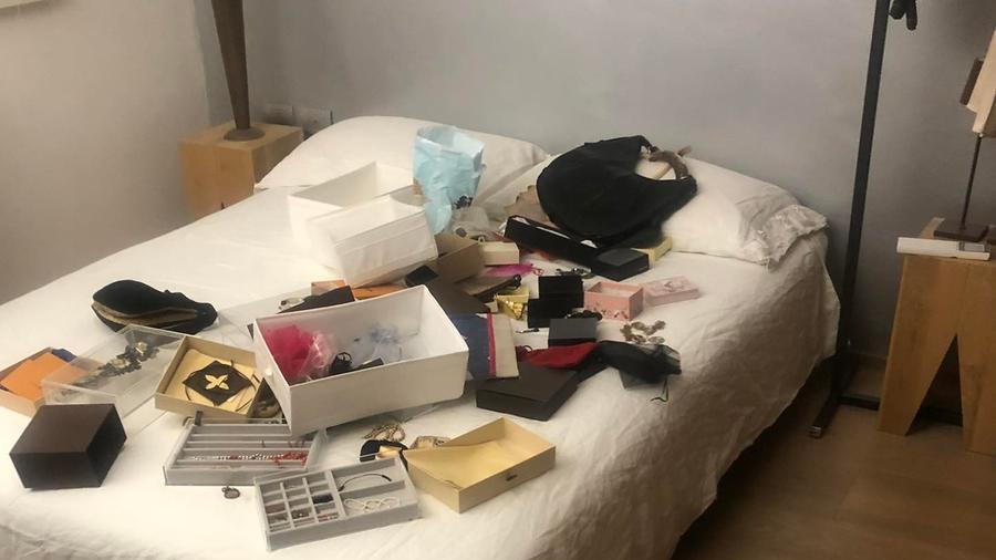 Modena Forzate le inferriate: ladri in casa Rubata la collezione di Vuitton