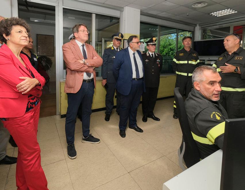 L’omaggio ai lavoratori di Ferragosto  «Grazie, garantite sicurezza  e cura della città»