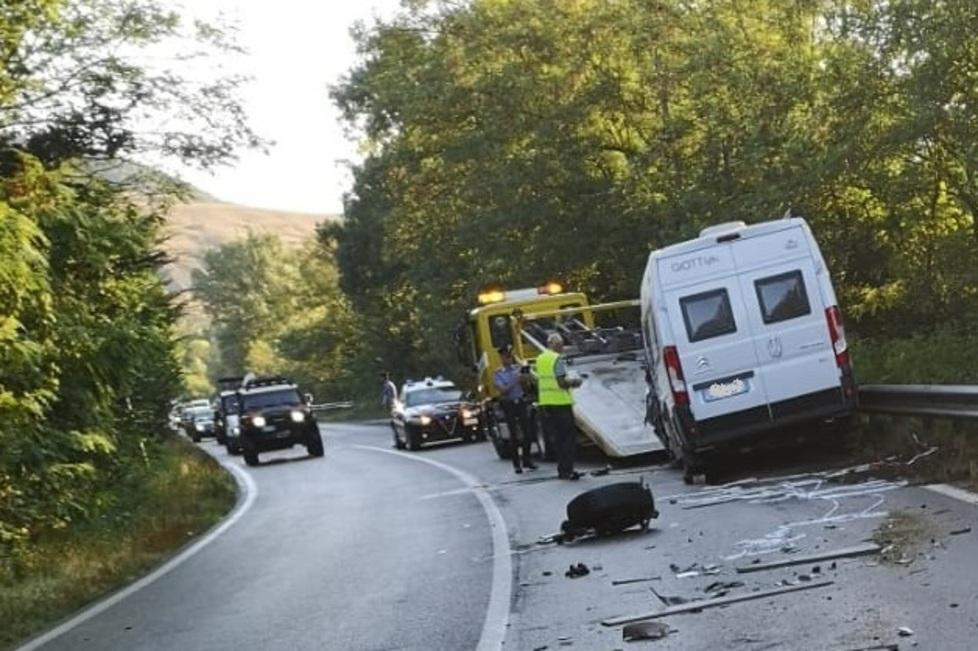 Serramazzoni. Schianto sull’Estense, grave una ragazza 