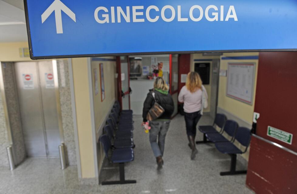 Muore dopo l’operazione in ospedale: indagati quattro medici