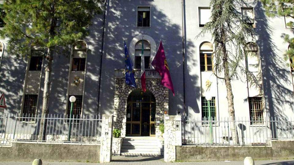 Chiusa un’armeria in centro città, sette denunce e 97 armi sequestrate