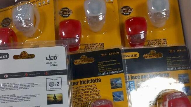 Sicurezza stradale, il Comune regala i kit luci per le bici