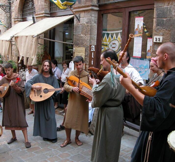 Oggi Volterra torna all’AD 1398 con i mestieri e le usanze di allora
