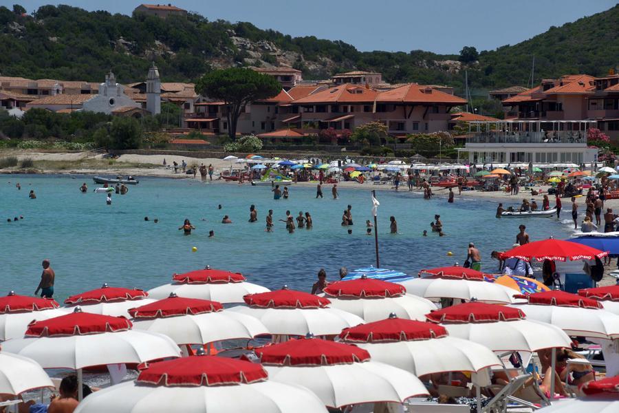 Olbia, rissa con accoltellamento nella spiaggia di Marinella