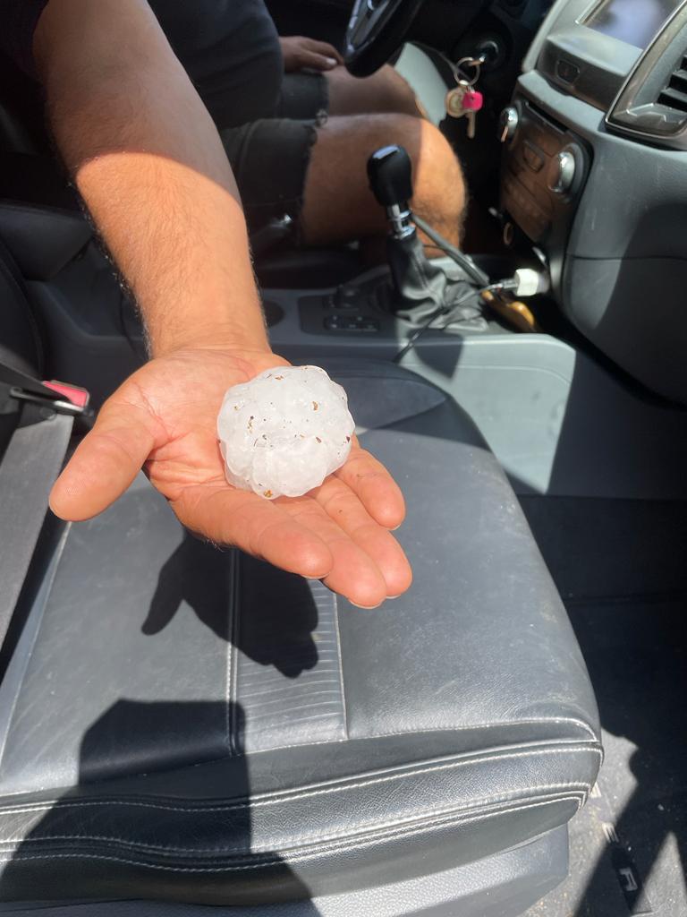 Maltempo, chicchi di grandine grandi quanto arance devastano il territorio di Alà dei Sardi