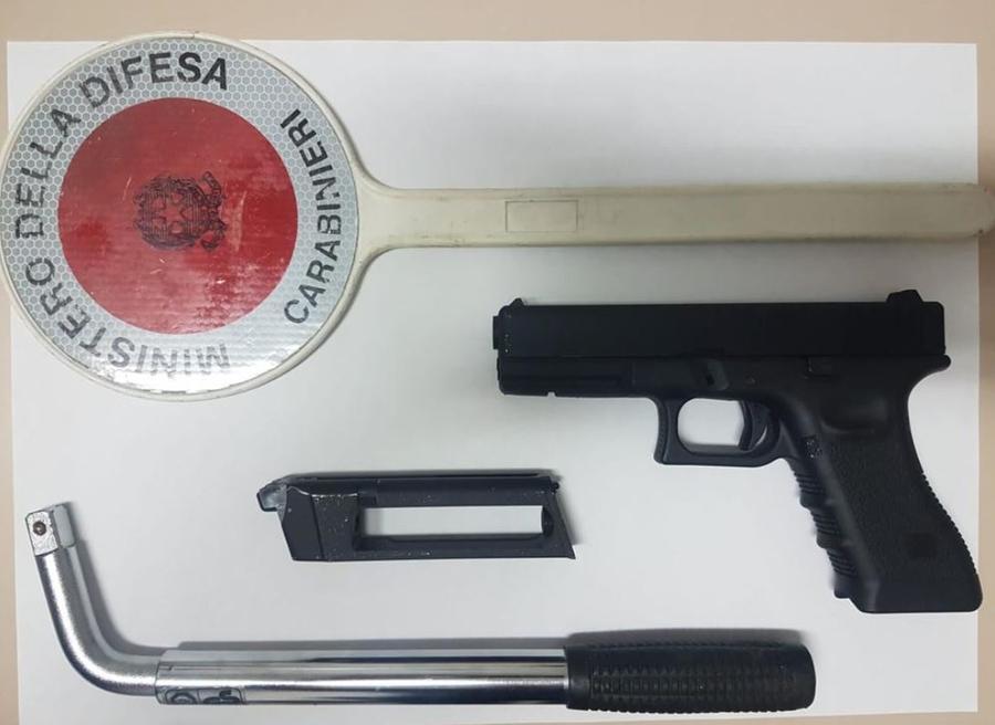 Lidi, movida e controlli rafforzati: denunciato un 23enne con pistola