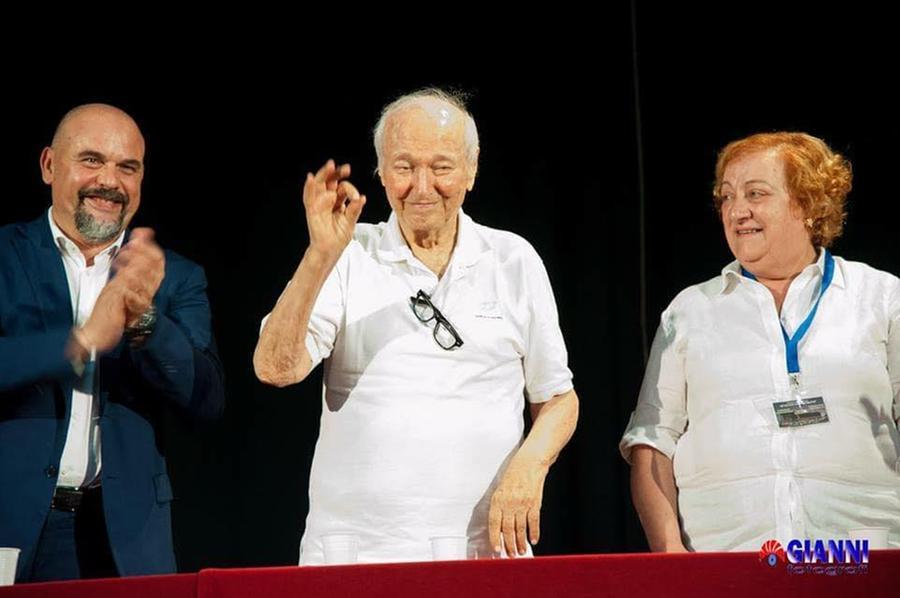 
	Piero Angela insieme al sindaco Paolo Masetti e alla presidente del gruppo astrofili Maura Tombelli

