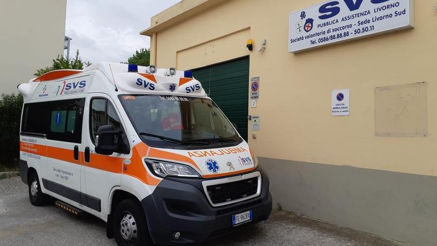 Un'ambulanza della Svs di Ardenza (foto d'archivio)