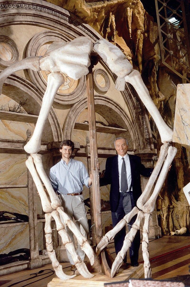 
	Alberto e Piero Angela negli studi di "Il Pianeta dei dinosauri"

