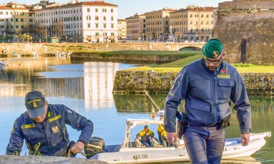
	Due militari della guardia di finanza durante un controllo (foto d'archivio)

