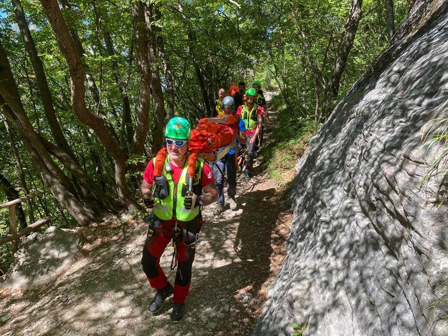 Cade sul sentiero per la Pietra di Bismantova, soccorso