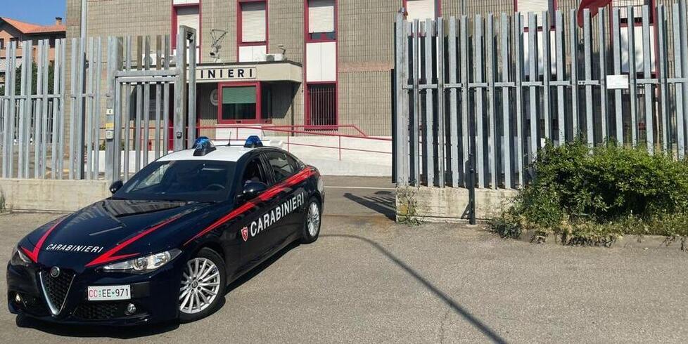 Vignola. Accecata con le forbici al centro massaggi
