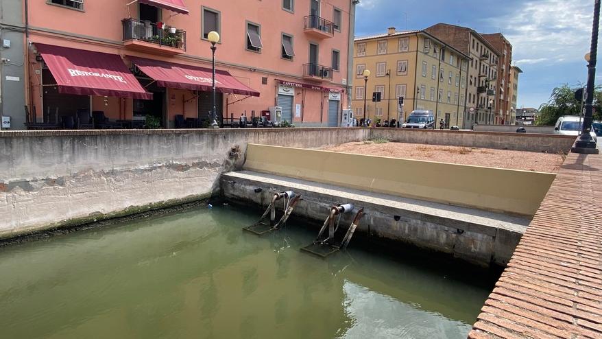 Venezia, nel fosso diviso in due torna a scorrere l’acqua