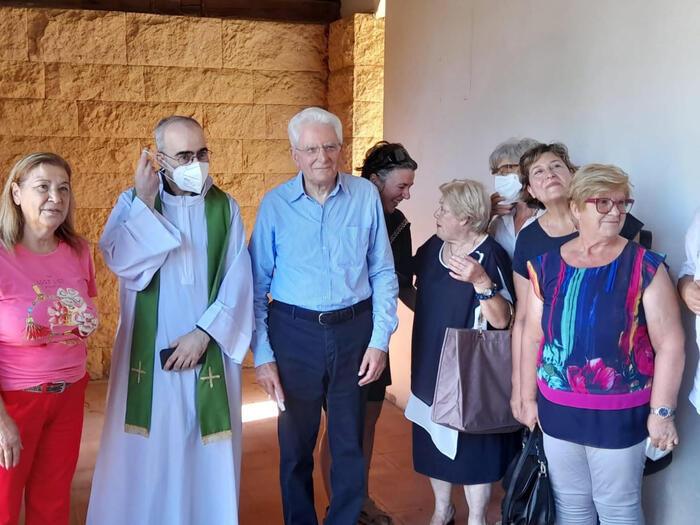 Mattarella ad Alghero, messa nella chiesa dei Passionisti e stasera in barca per i fuochi d’artificio