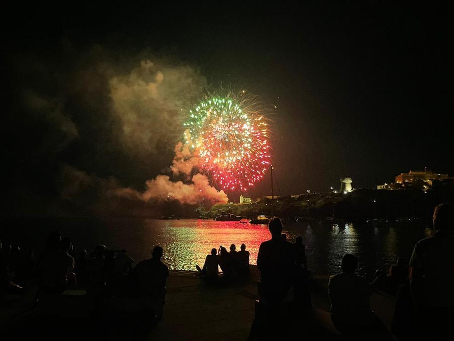 
	I tradizionali fuochi d'artificio di Ferragosto al porto dell'isola di Capraia (Foto EBO)&nbsp;

