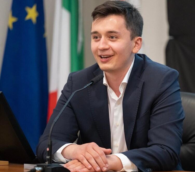 Bernard Dika, a 24 anni dirigente della Regione: il più giovane di sempre