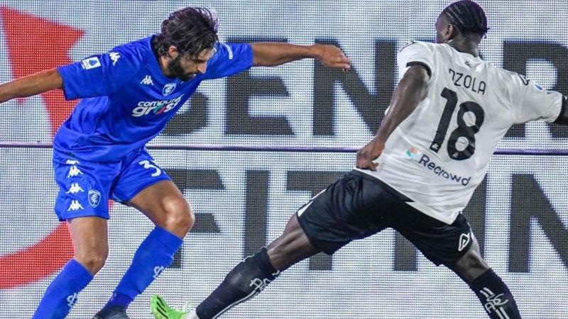
	Un duello tra Sebastiano Luperto e M&rsquo;Bala Nzola, che poi segner&agrave; il gol che ha deciso la partita (LaPresse)

