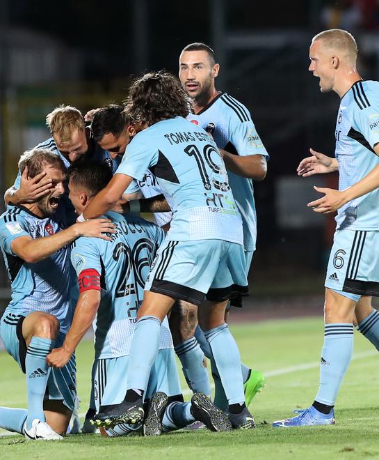 Grande entusiasmo dei ragazzi di Maran e la festa per Masucci che ha segnato il gol dello 0 a 1 contro il Cittadella