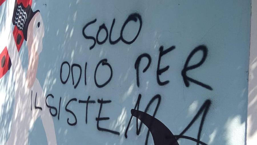 Il murale imbrattato