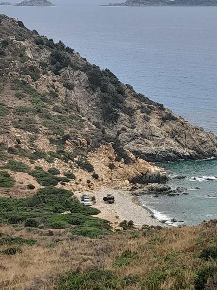 Con i fuoristrada si accampano in spiaggia a Villasimius, denunciati
