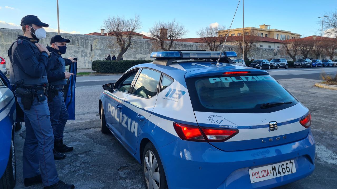 Una volante della polizia (foto d'archivio)