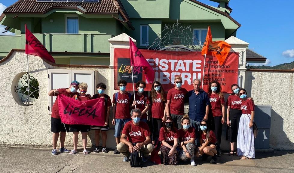 Sei carpigiani di Libera a Teano Lavoro sui campi della camorra
