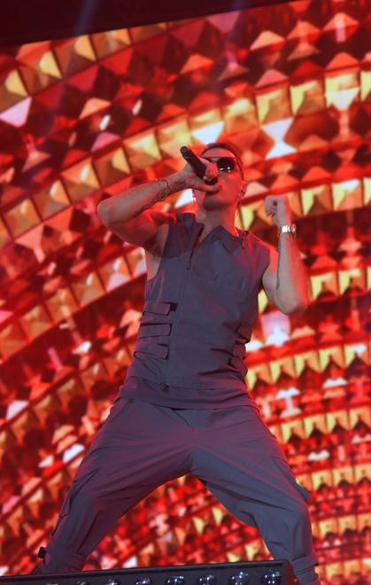 Marracash sul palco del Red Valley