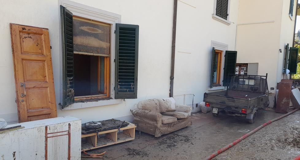 Nubifragio a Firenze, salgono sul tetto per salvarsi: «Abbiamo visto la morte in faccia»