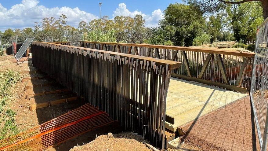 Il ponte tra le due sponde della gora delle Ferriere