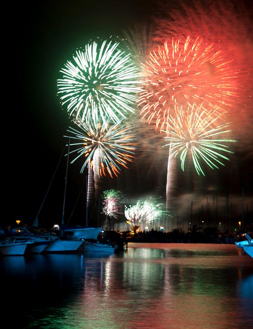 Ferragosto da tutto esaurito ad Alghero: in più di 50mila per i fuochi d'artificio
