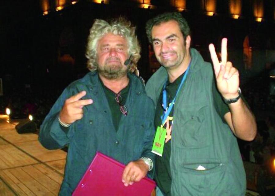  Dio Un Vulcano Di Idee Cos Beppe Grillo Onora L amico Matteo 