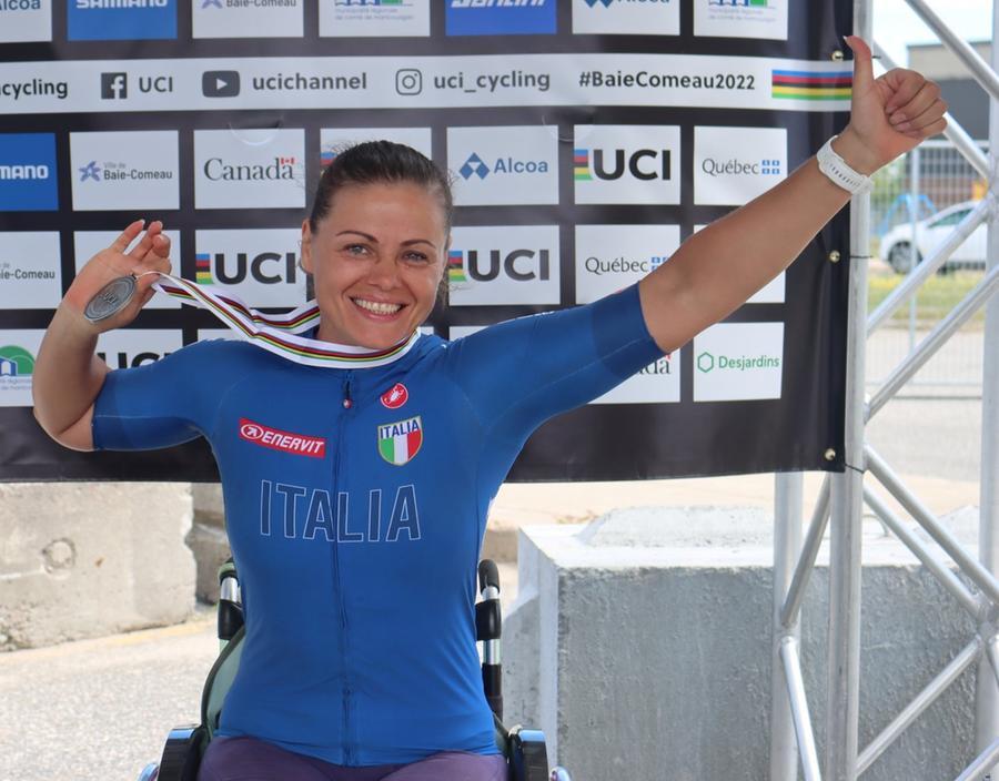 
	Ana Maria Vitelaru raggiante dopo la conquista della medaglia d&rsquo;argento ai Mondiali di Handbike

